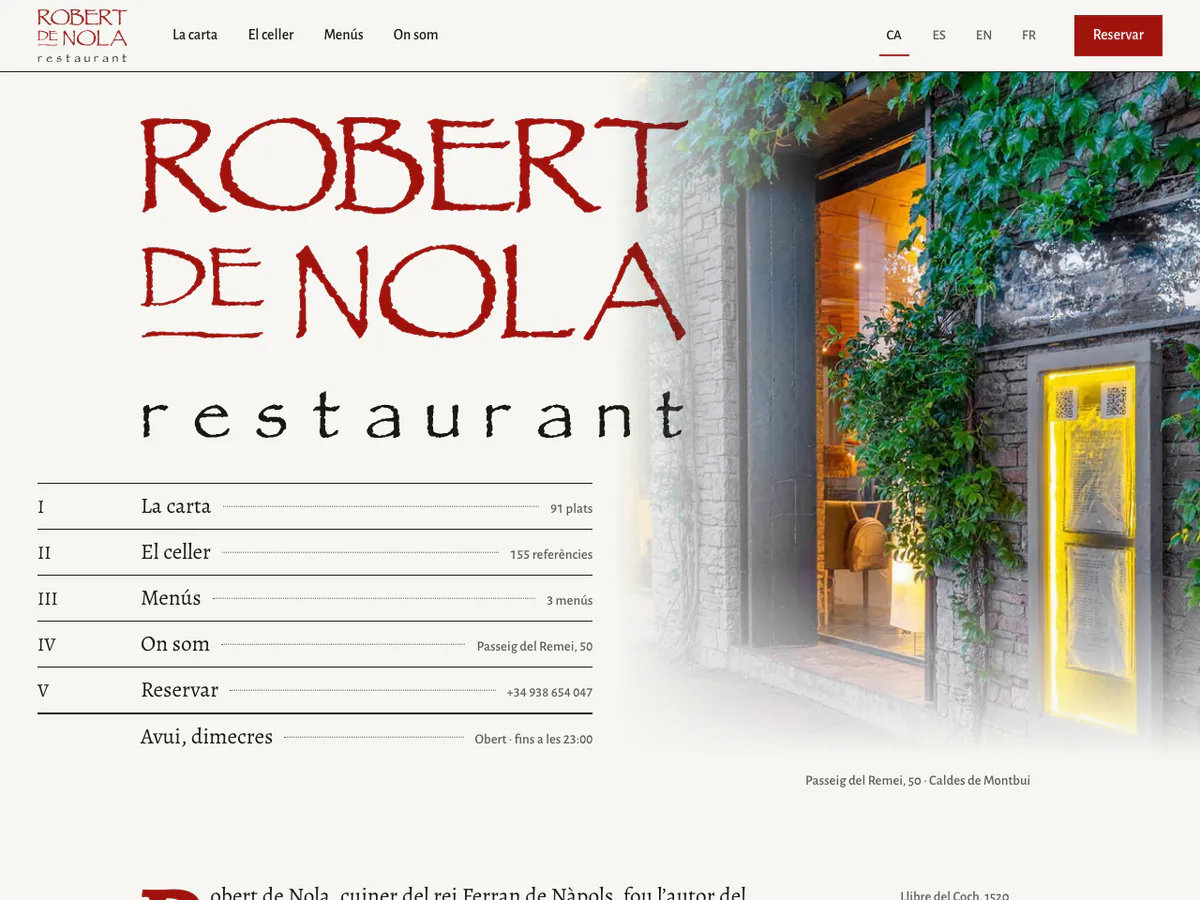 Portada de la web de Robert de Nola: el nom del restaurant en vermell, l’índex de la carta, el celler i els menús, i una foto de la façana amb heura